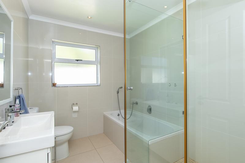 3 Bedroom Property for Sale in Constantia Western Cape